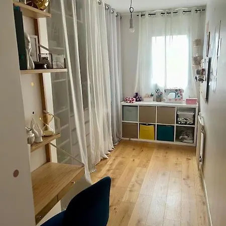 Flat With 3 Bedrooms 90 M2 Balcony And Parking, Subway Station Riquet *