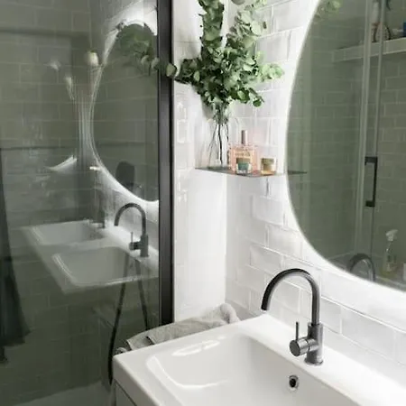 Flat With 3 Bedrooms 90 M2 Balcony And Parking, Subway Station Riquet Appartamento *