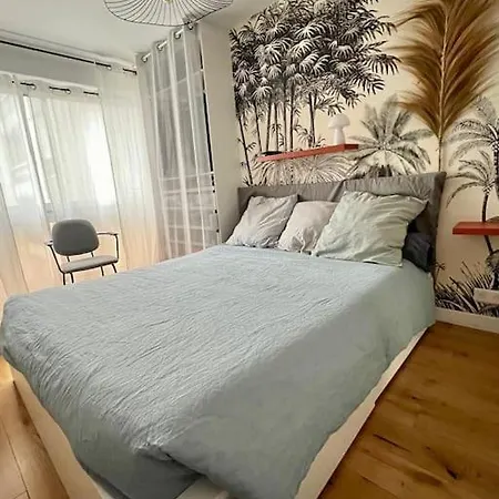 Flat With 3 Bedrooms 90 M2 Balcony And Parking, Subway Station Riquet *